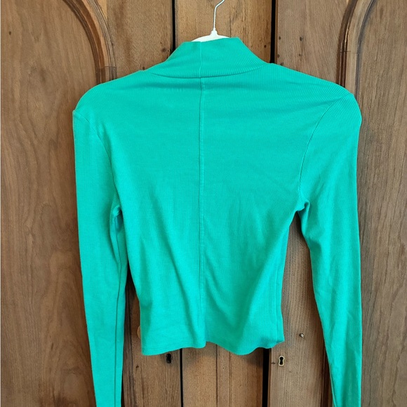 American Eagle Outfitters Women's Green Ribbed Mock Neck top - Picture 3 of 3